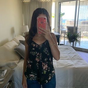 Flowy floral blouse 🌸🖤